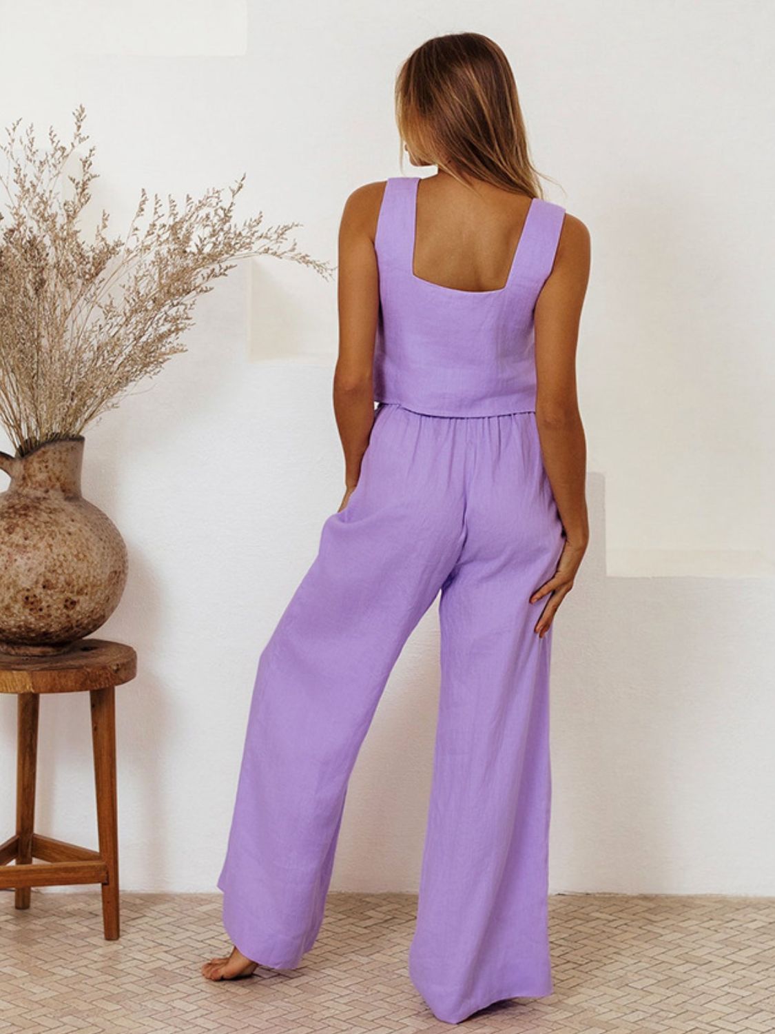 Ensemble haut sans manches et pantalon à col carré