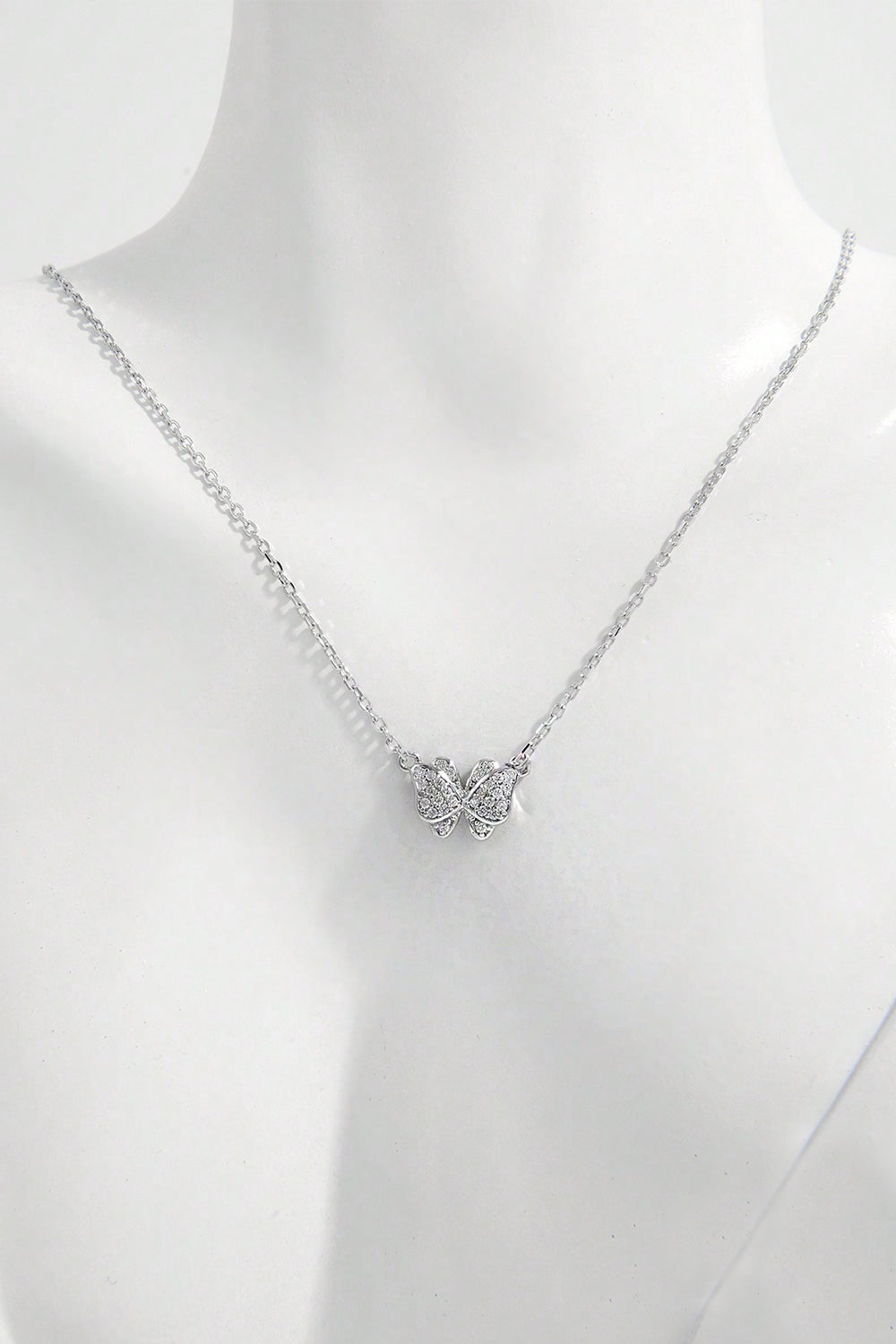 Collier avec pendentif papillon en argent sterling 925 et zircon