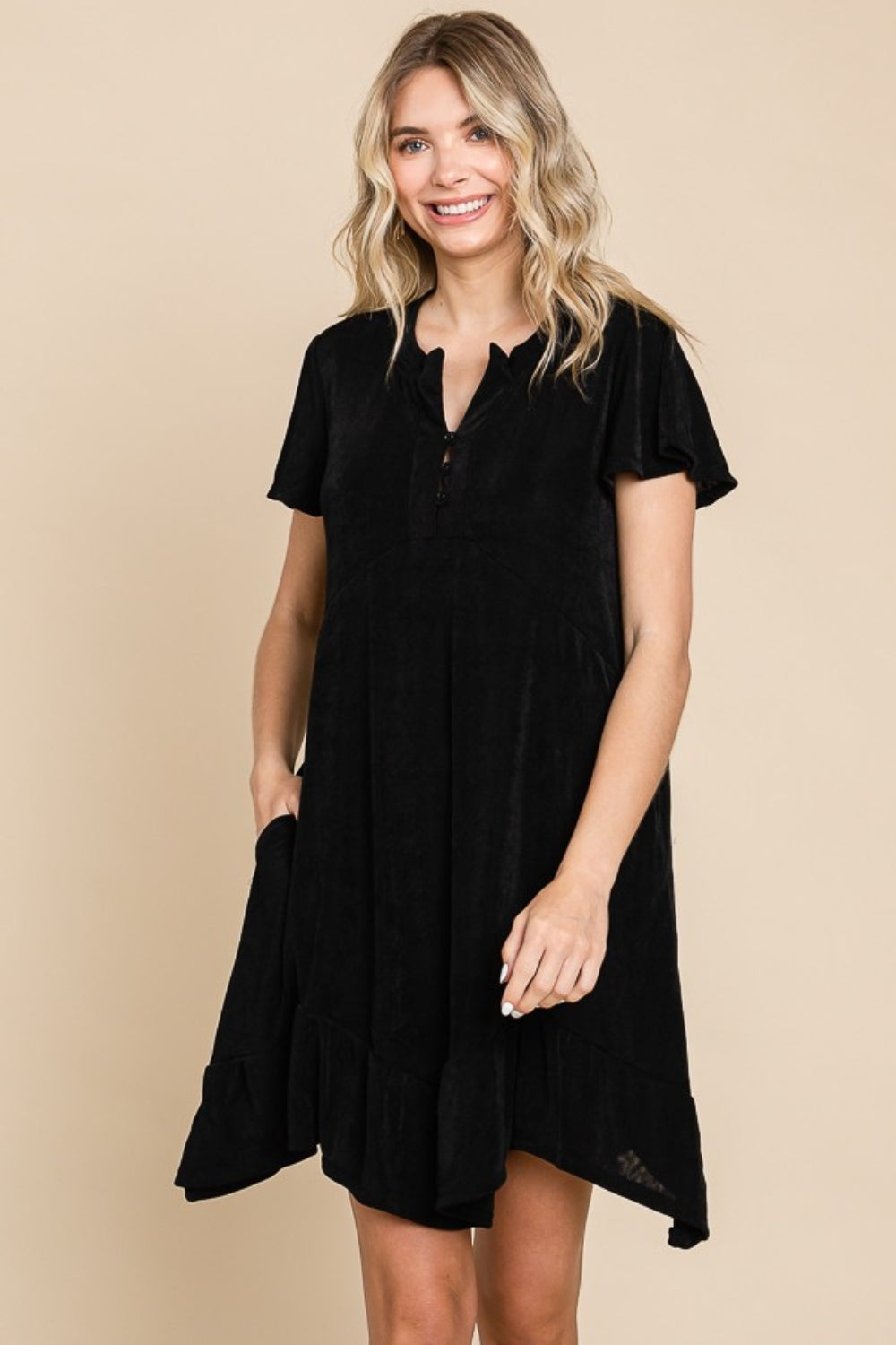 Robe à manches courtes et ourlet asymétrique à volants Culture Code