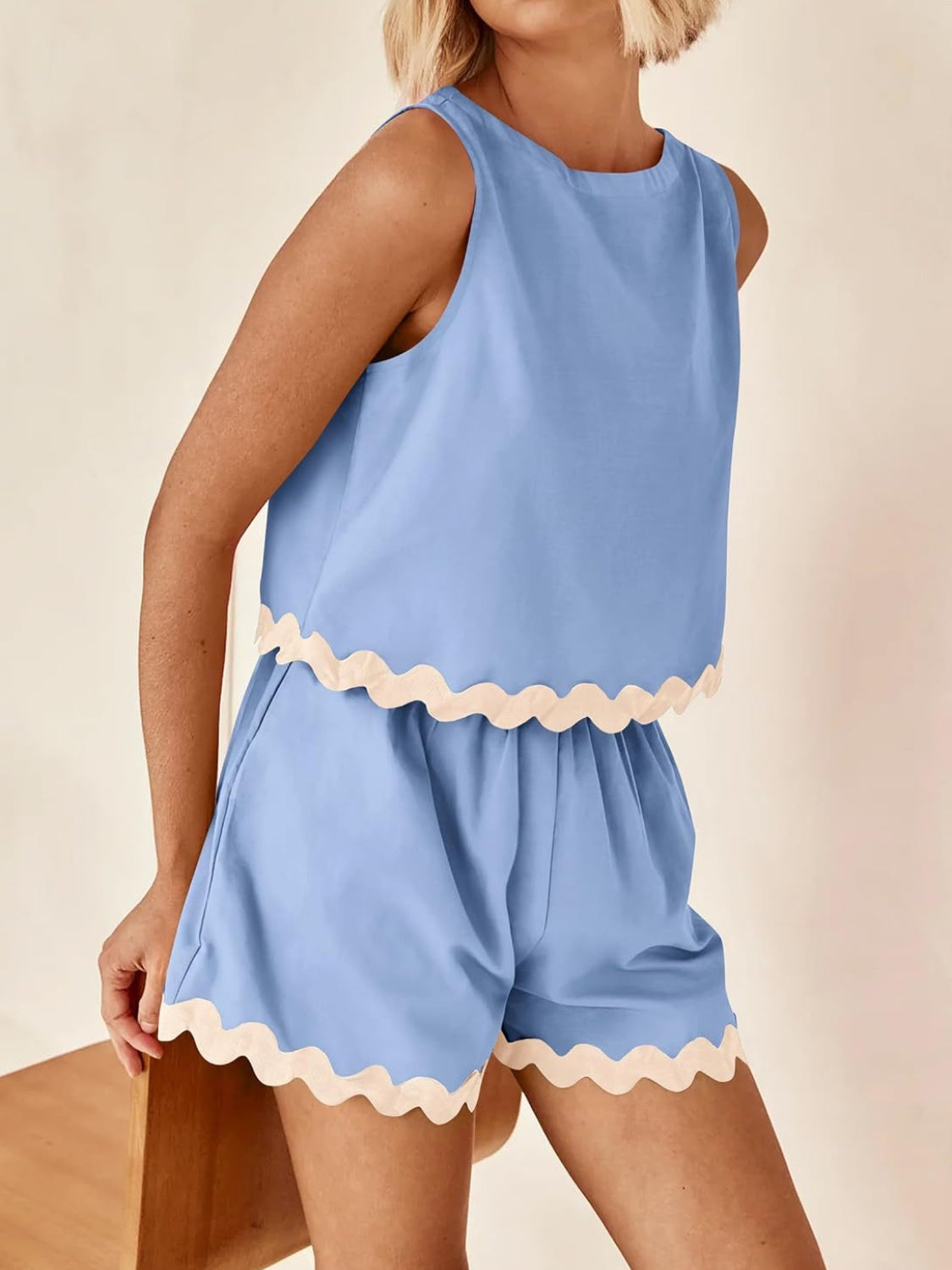Ensemble haut sans manches et short à bordure contrastée