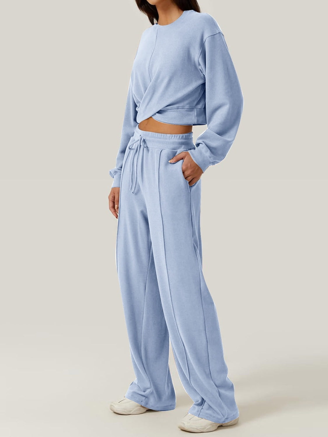 Ensemble haut à col rond croisé et pantalon à cordon de serrage