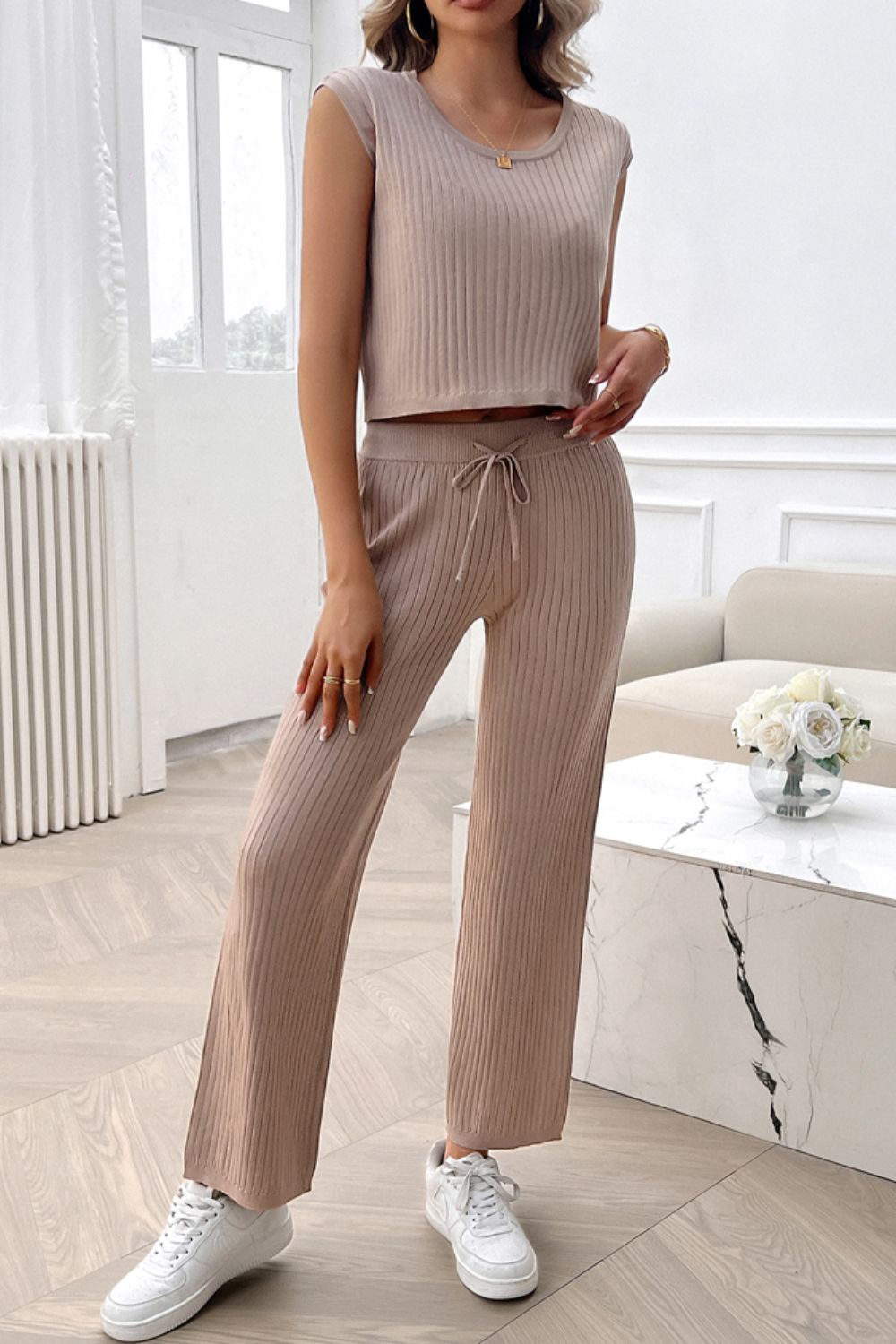 Ensemble haut et pantalon côtelés à col rond