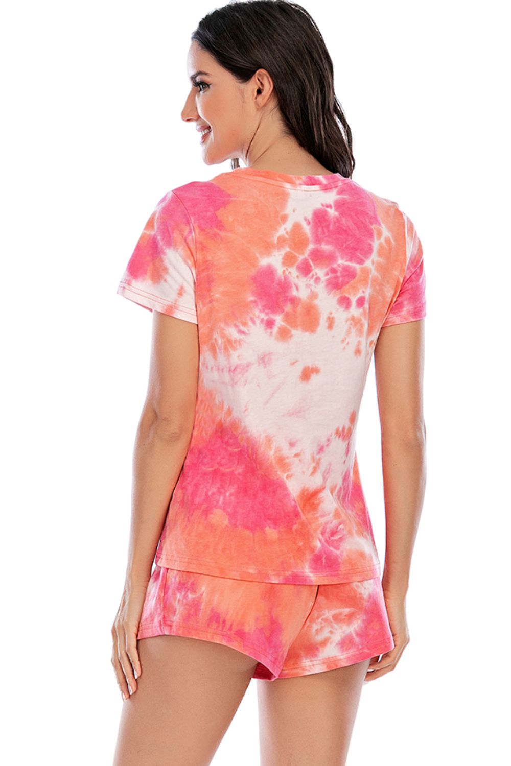 Ensemble de détente tie-dye avec haut à manches courtes et short à col rond