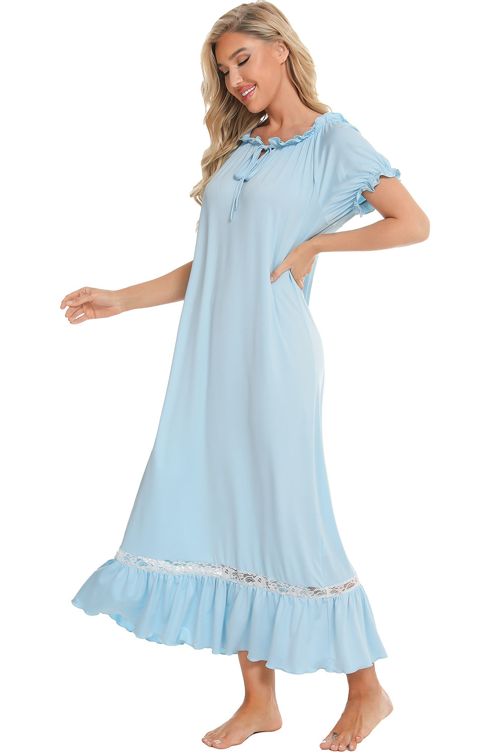 Robe de détente à manches courtes et détails en dentelle