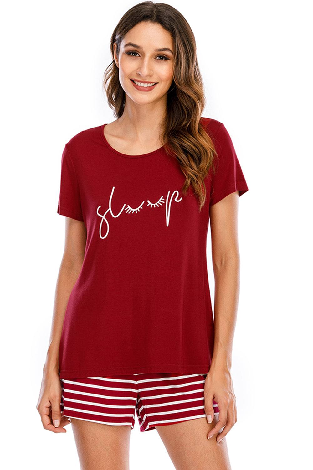 Ensemble de détente avec haut à col rond graphique et short rayé