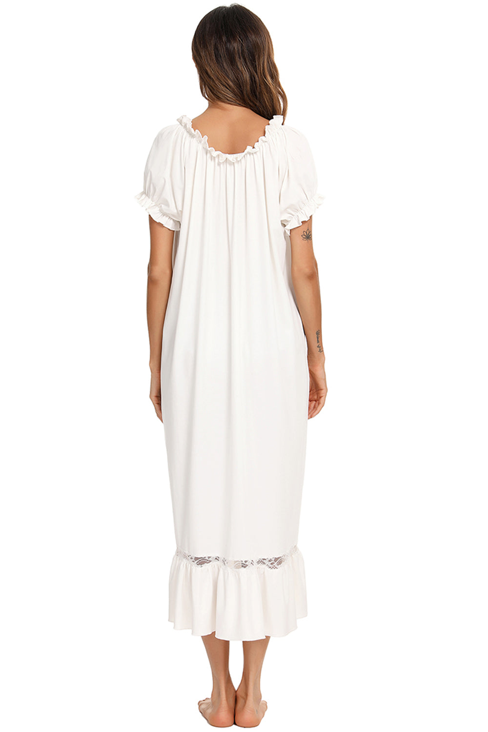 Robe de détente à manches courtes et détails en dentelle