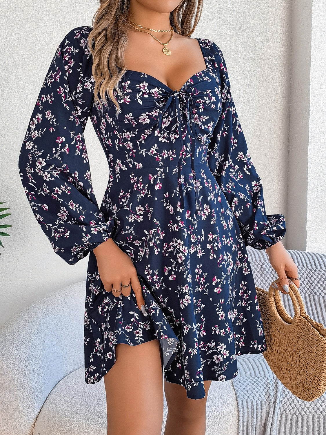 Mini-robe imprimée à col en cœur et manches ballon