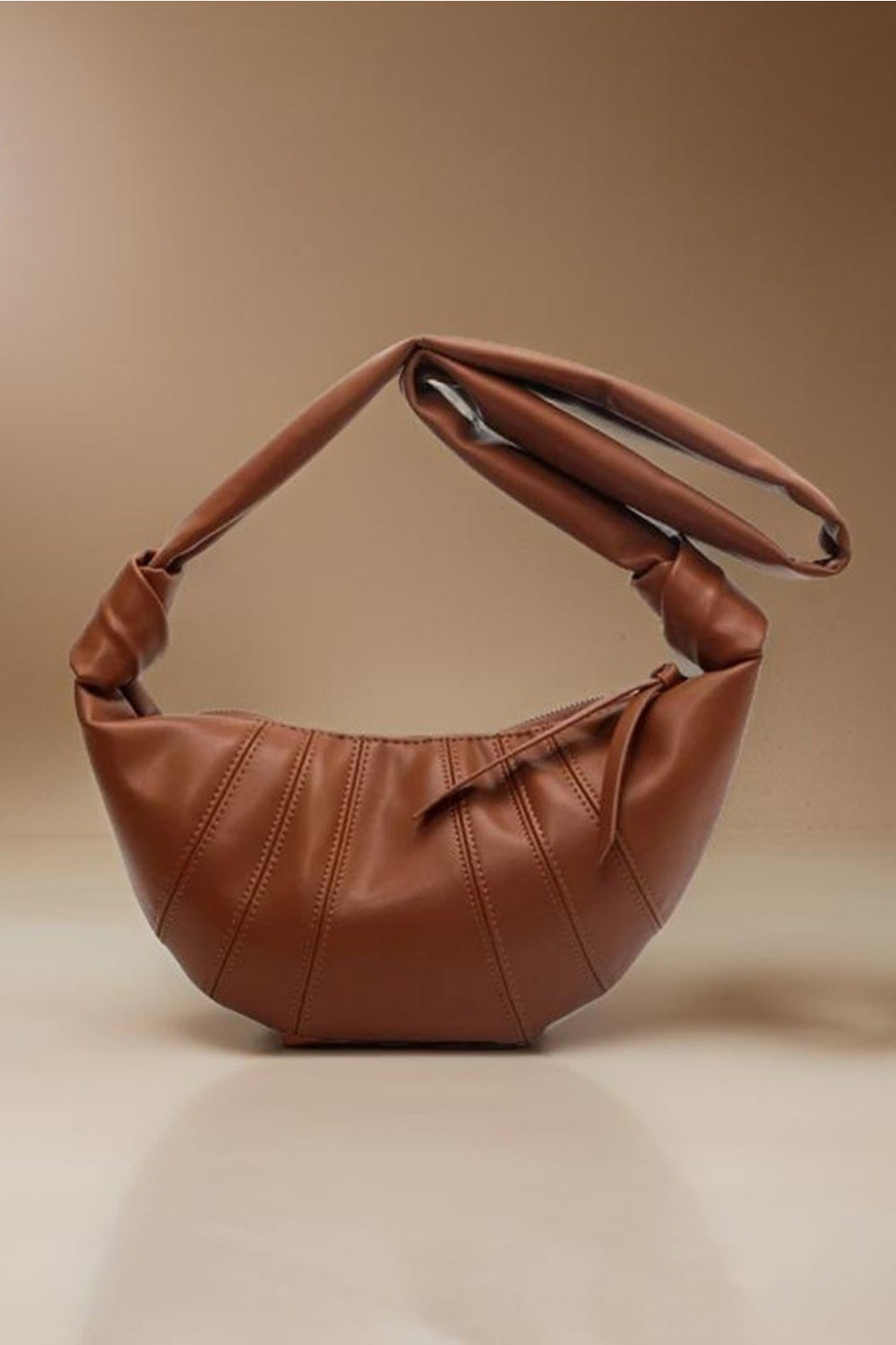Sac bandoulière croissant en cuir vegan Zenana