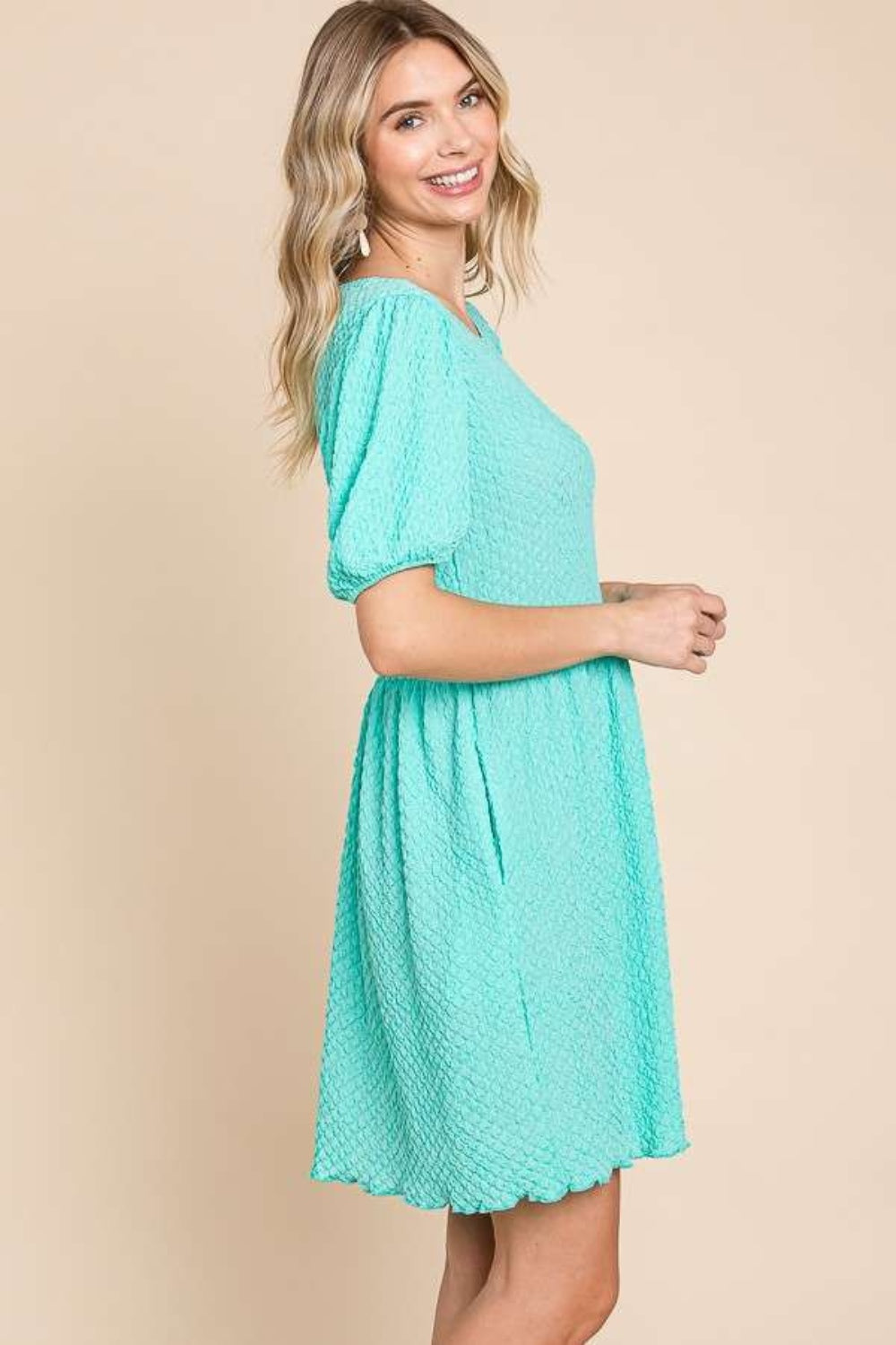 Robe texturée à col rond et manches bouffantes Culture Code