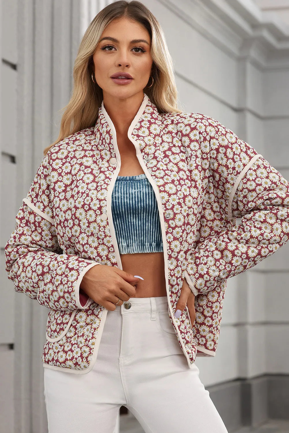 Manteau à col montant et boutons-pression à fleurs