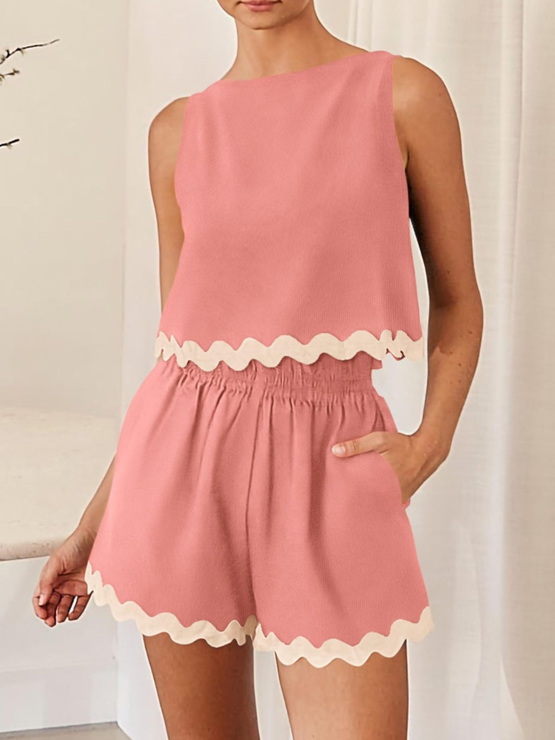 Ensemble haut et short à col rond et bordure contrastée