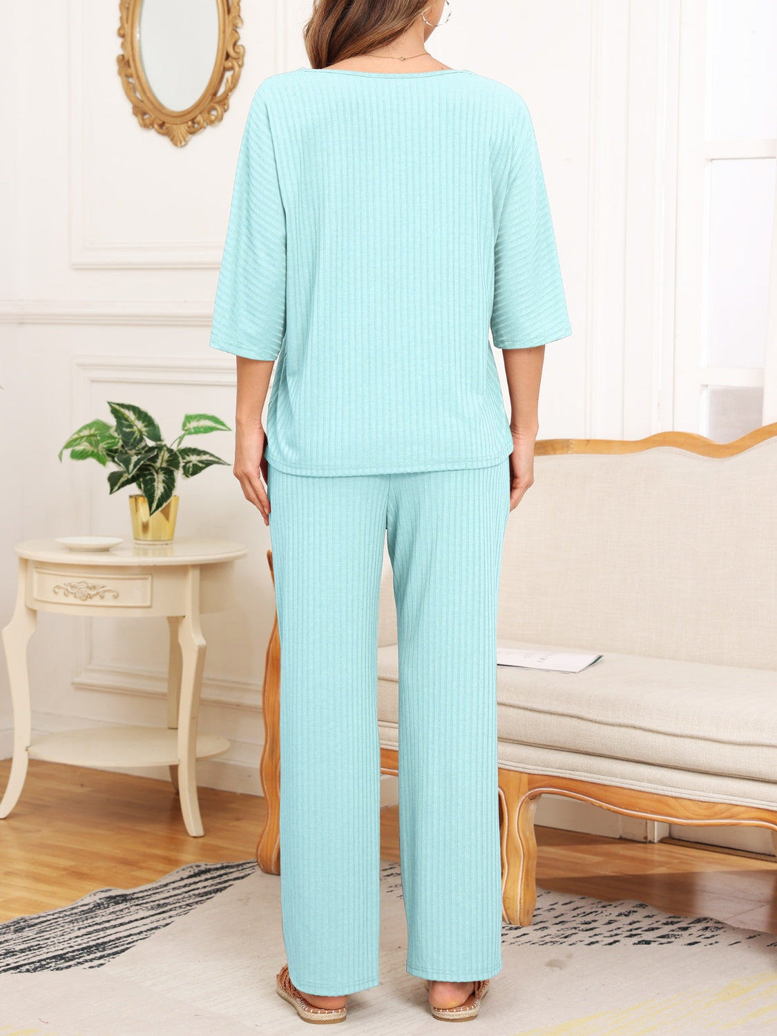 Ensemble haut à manches courtes côtelé et pantalon à poches