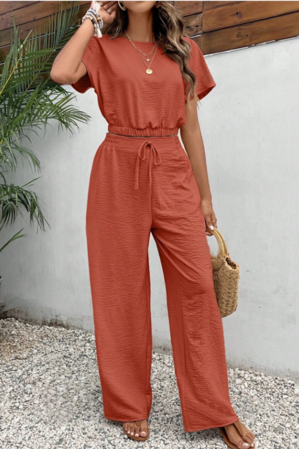 Ensemble haut à manches courtes et pantalon à col rond