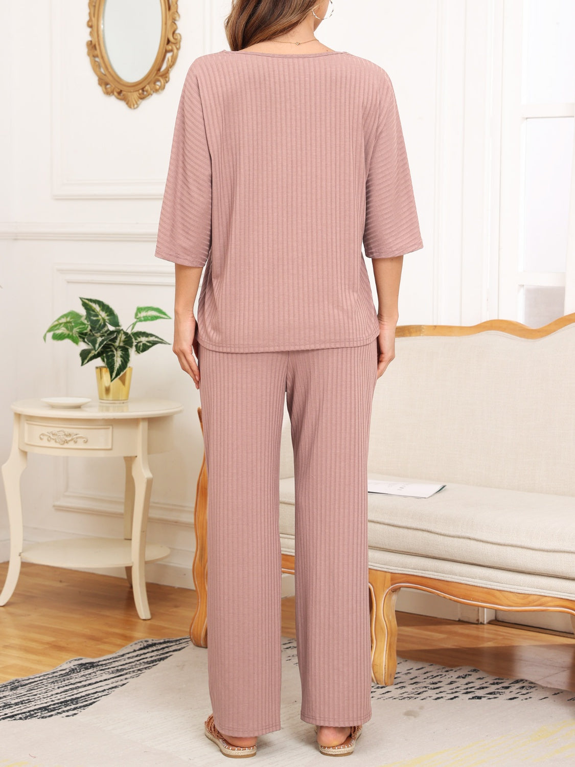 Ensemble haut à manches courtes côtelé et pantalon à poches