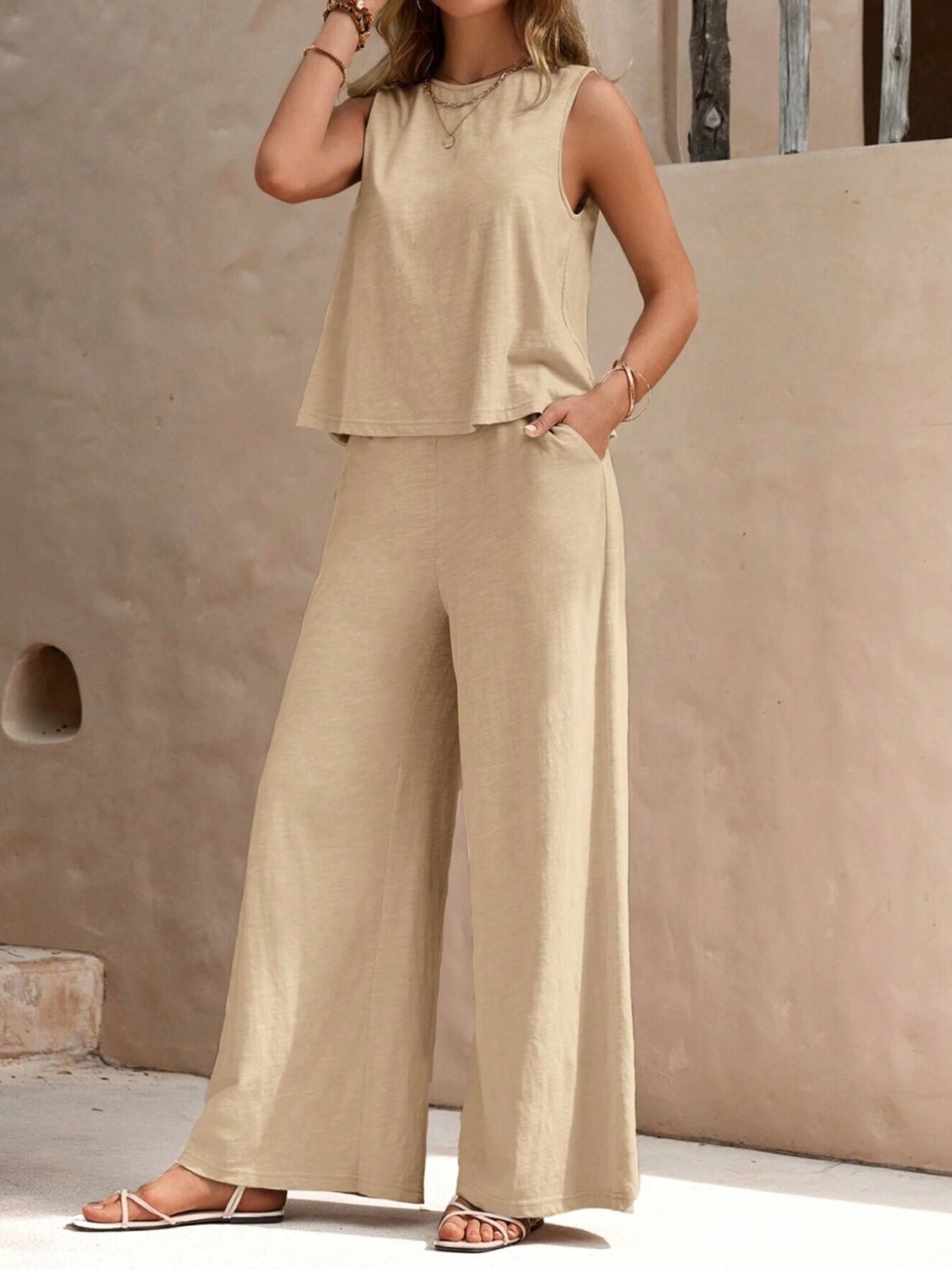 Ensemble haut sans manches à col rond et pantalon large