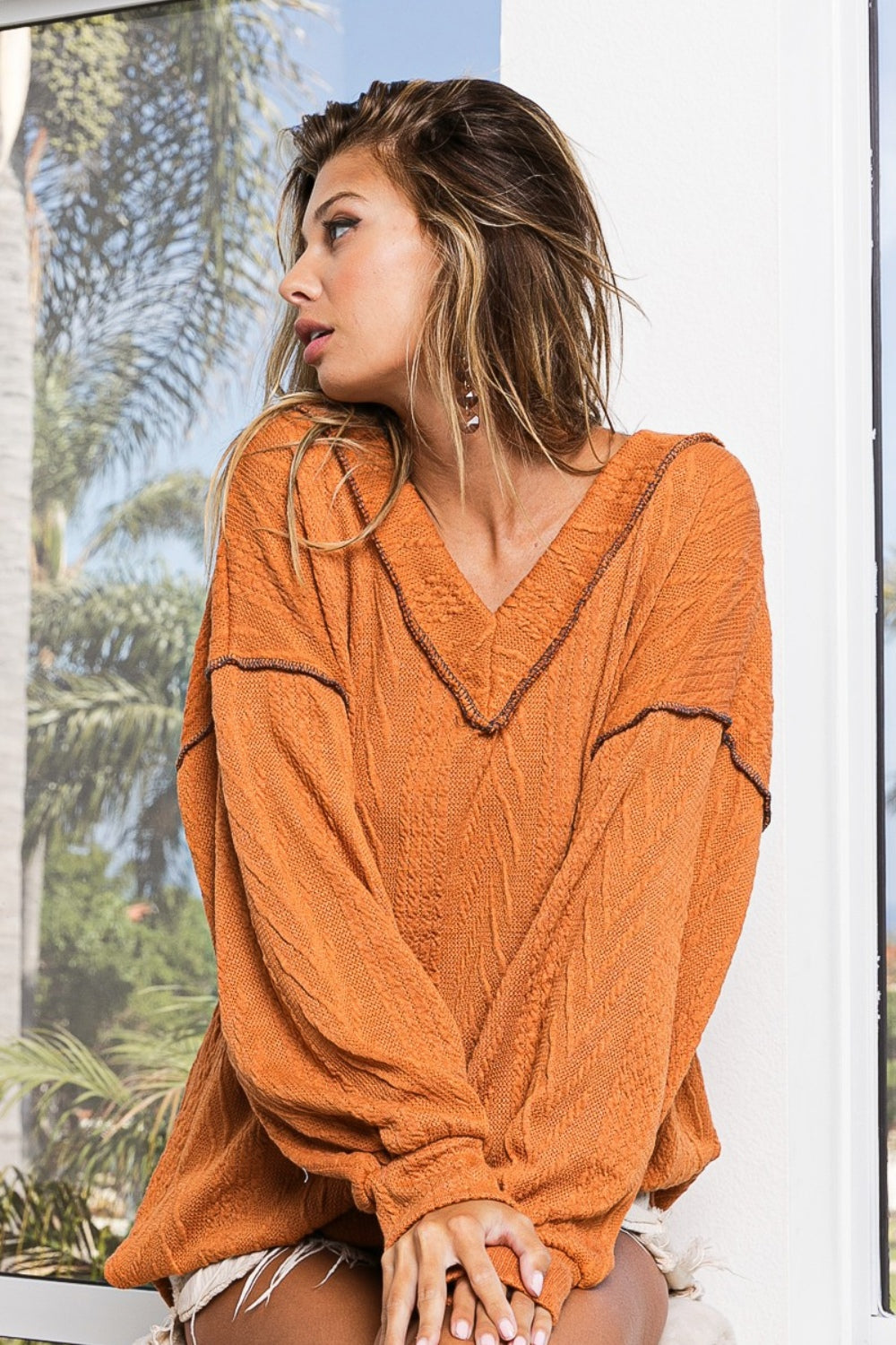 Haut en tricot texturé à épaules tombantes et coutures apparentes BiBi