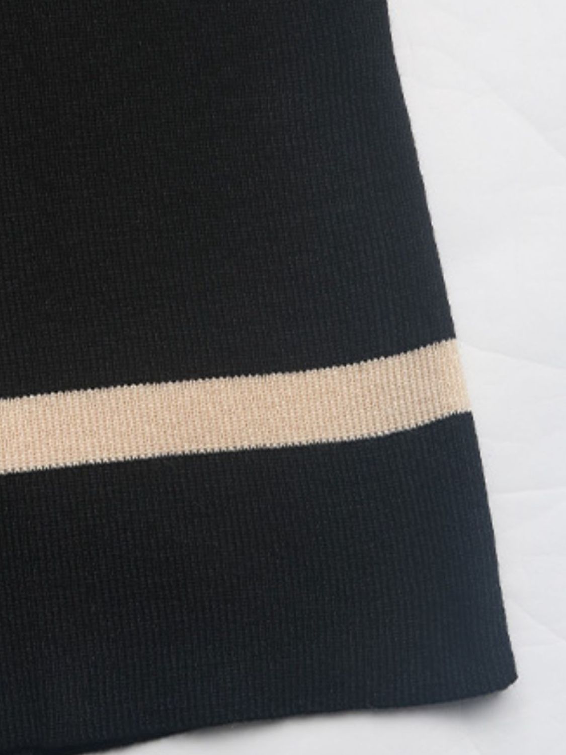 Ensemble haut à manches longues et pantalon à col en V Perfee