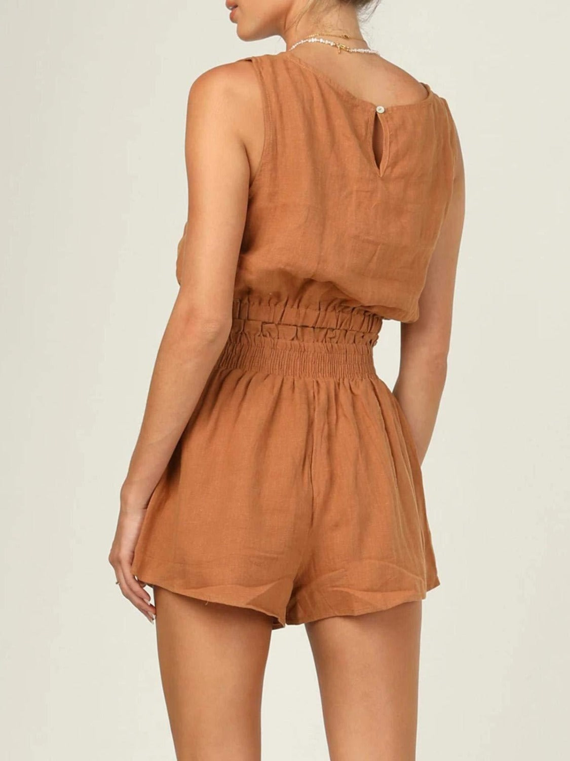 Ensemble haut sans manches et short à col rond