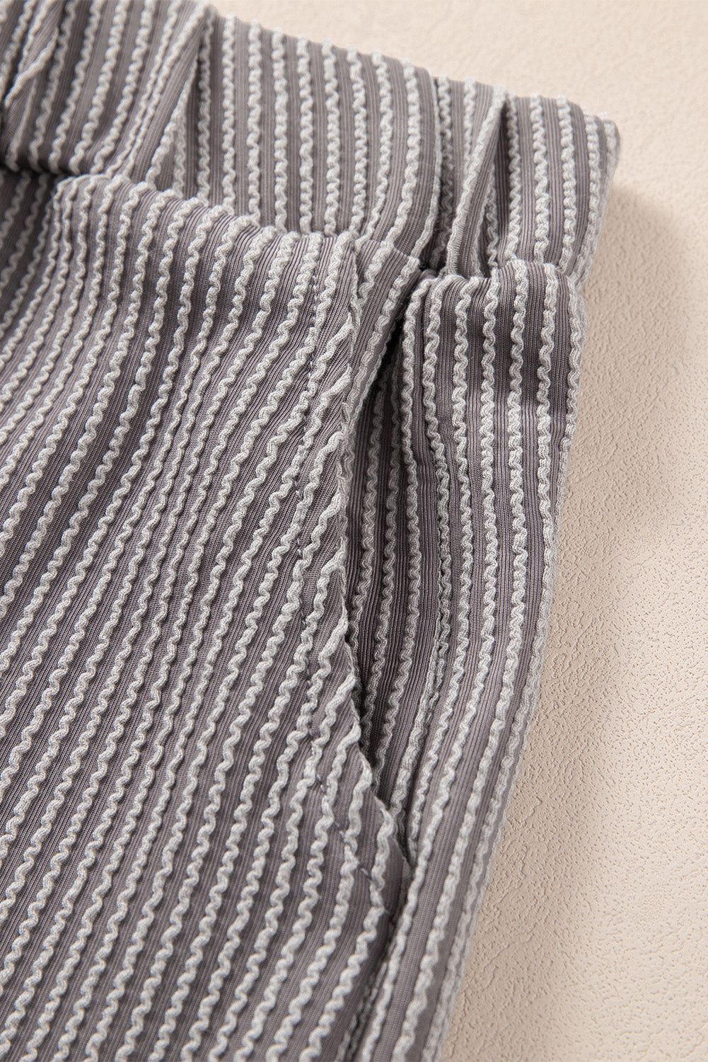Ensemble haut sans manches et short à col rond