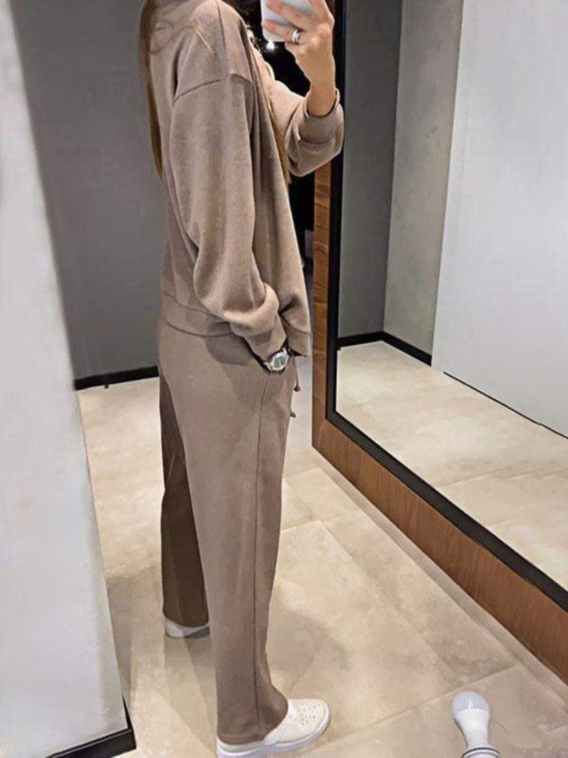 Ensemble haut à manches longues et pantalon boutonnés pleine grandeur