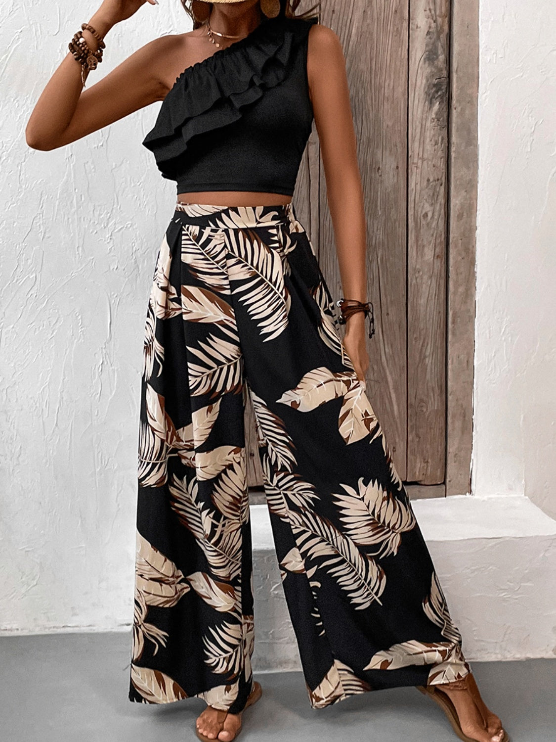 Ensemble haut sans manches à volants et pantalon imprimé
