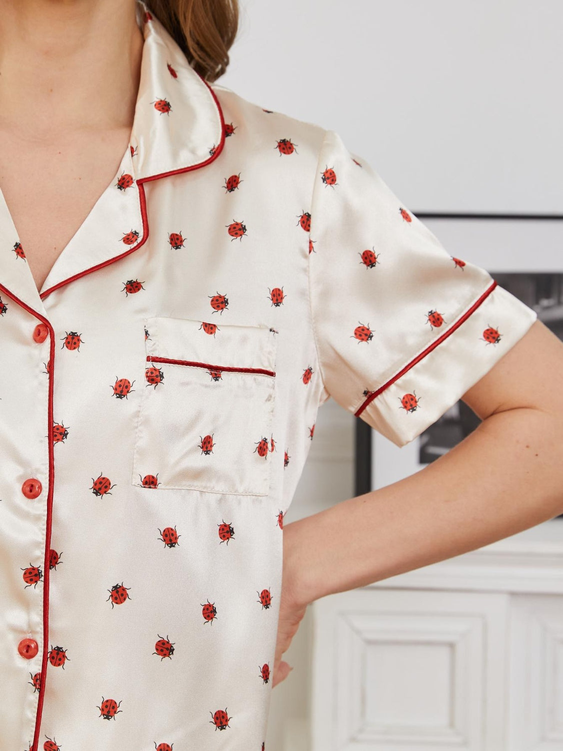 Ensemble de détente haut et pantalon à poches et passepoils contrastés