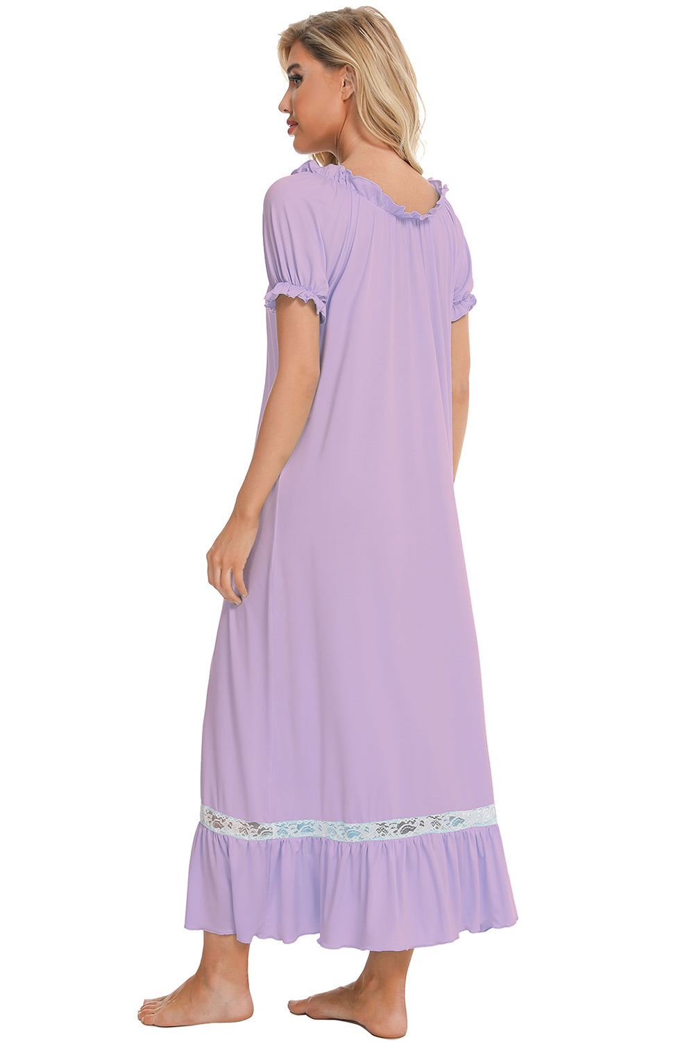Robe de détente à manches courtes et détails en dentelle