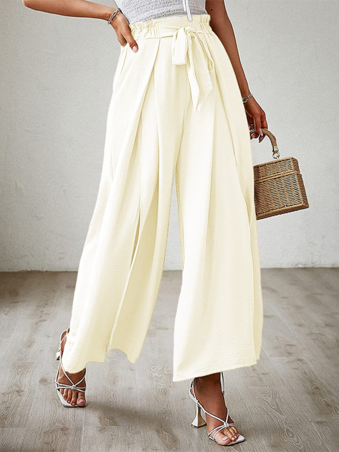 Pantalon large à fente nouée