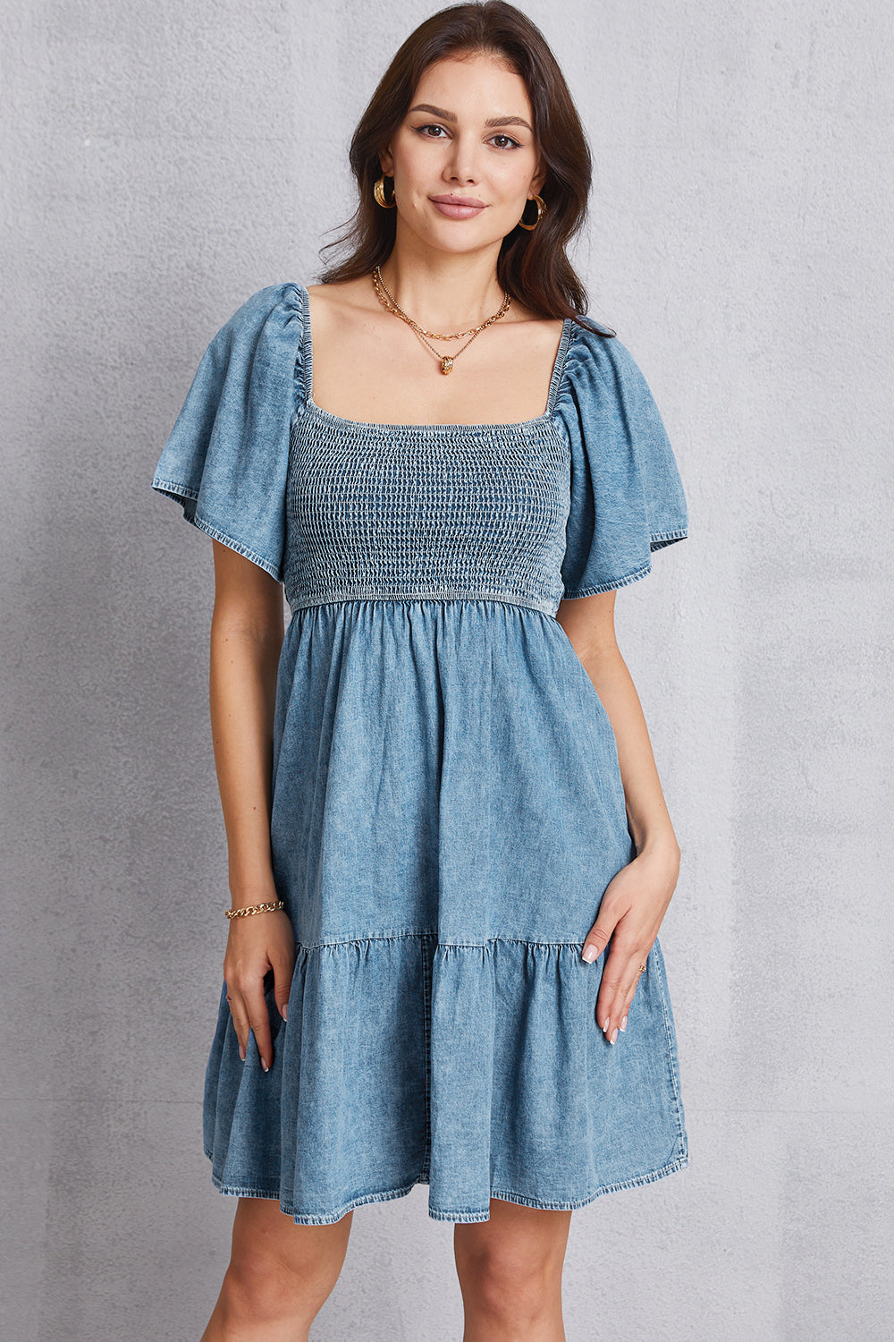 Robe mini en jean à col carré et smocks