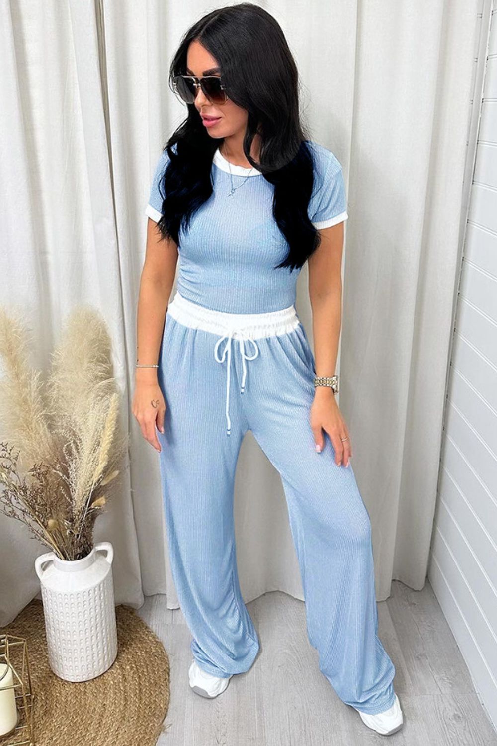 Ensemble haut et pantalon à col rond et bordure contrastante