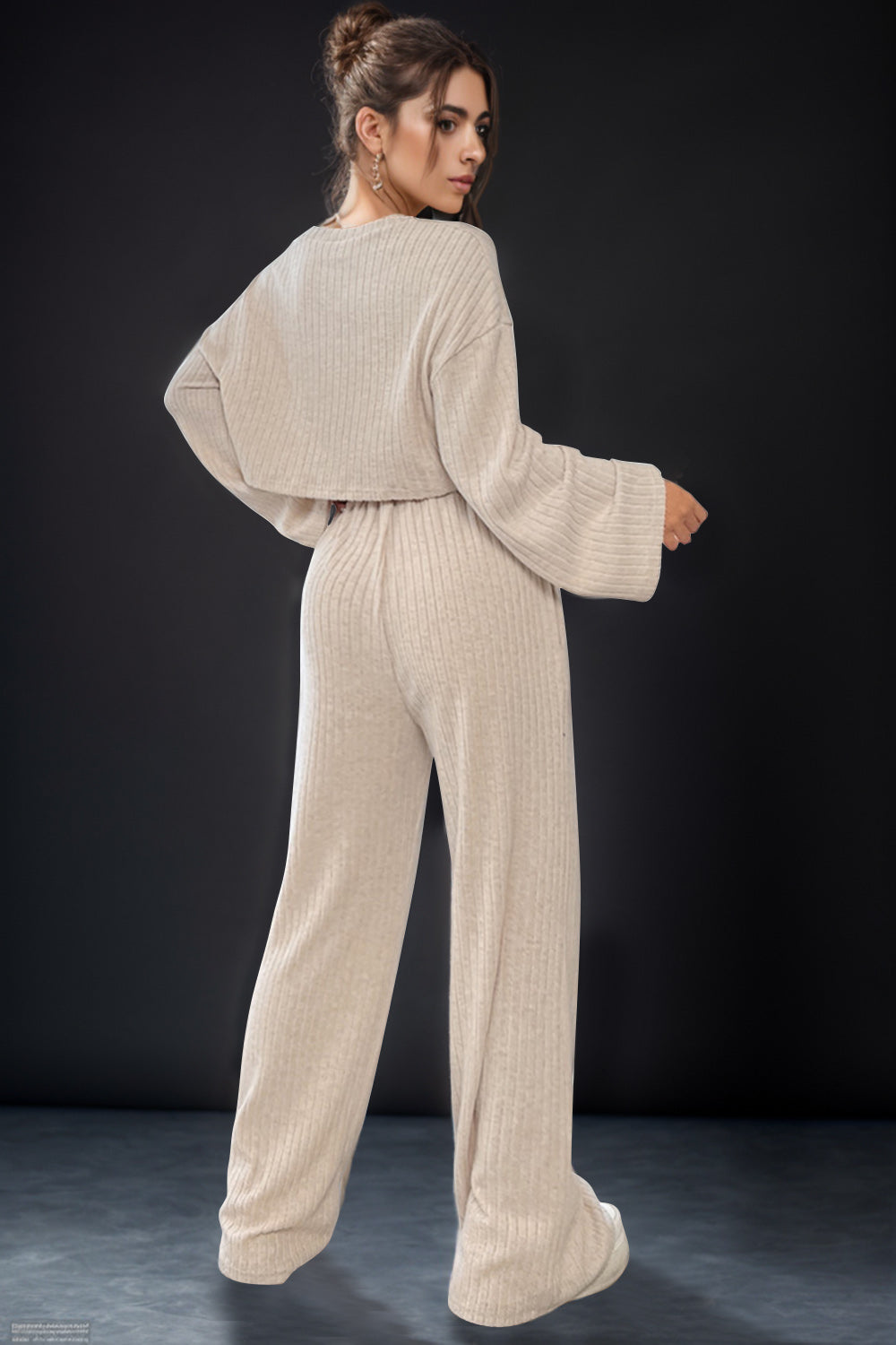 Ensemble haut à manches longues et pantalon à col rond