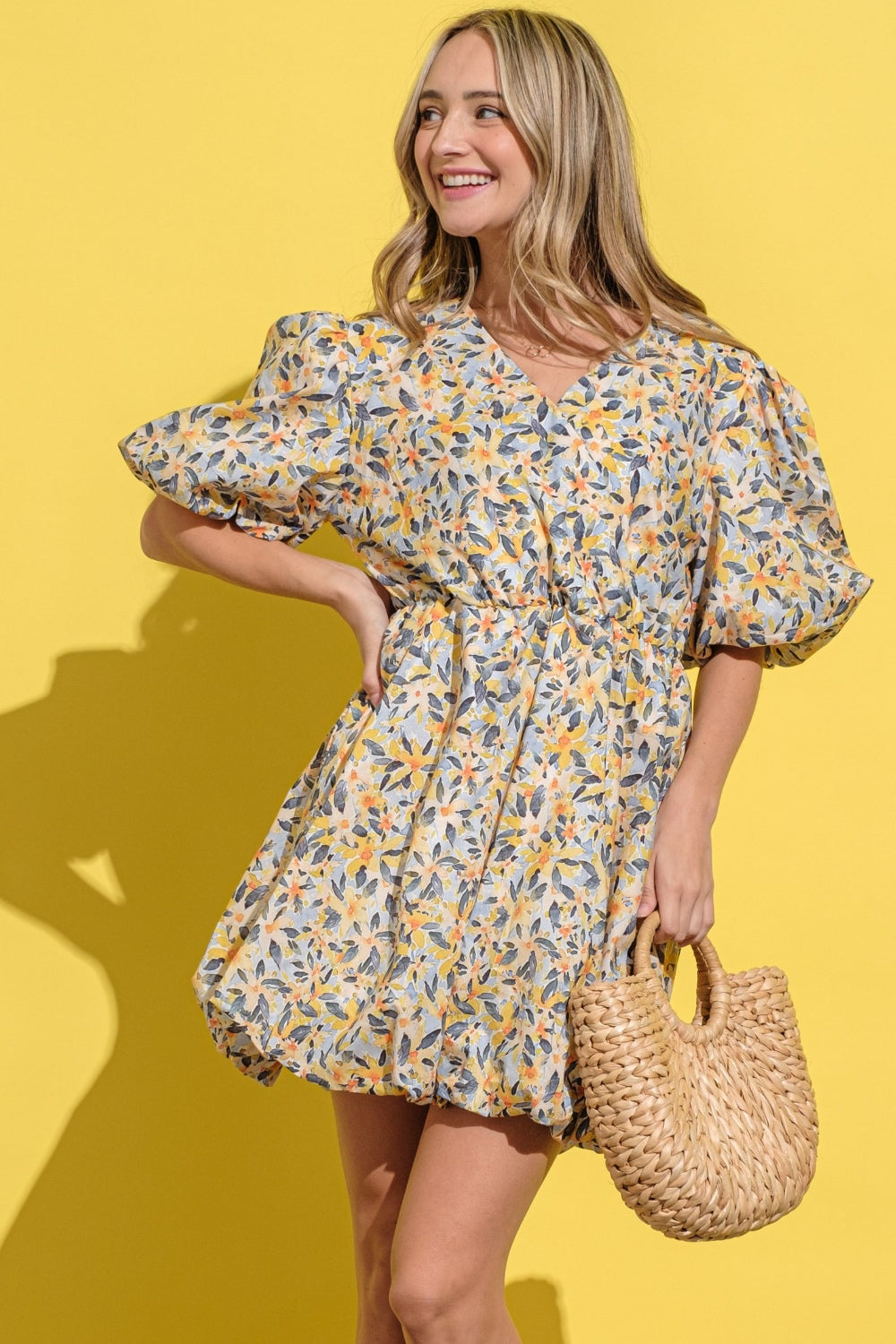 Et le pourquoi - Robe à manches bouffantes et à surplis fleuris grande taille