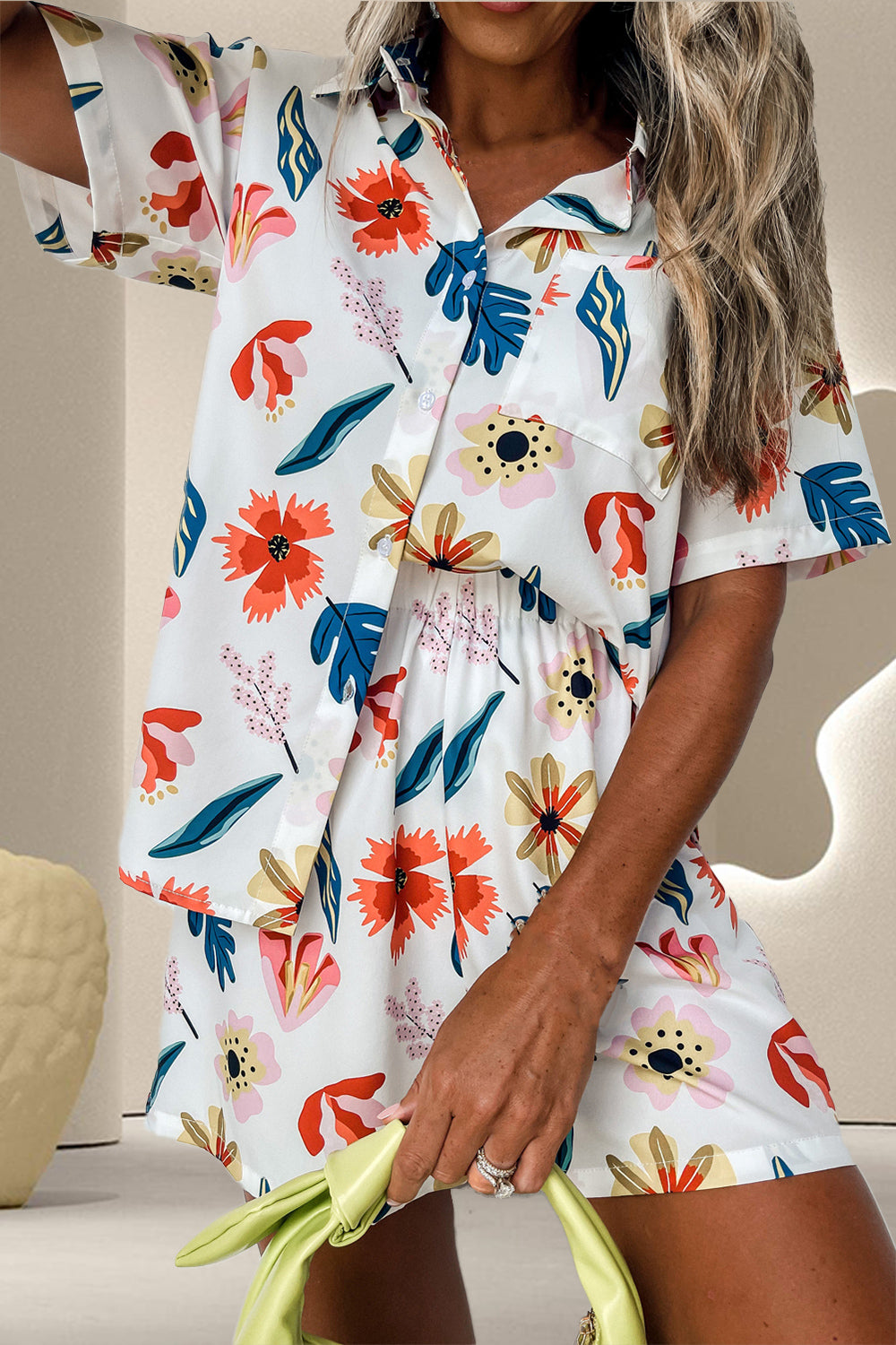 Ensemble haut boutonné et short imprimé