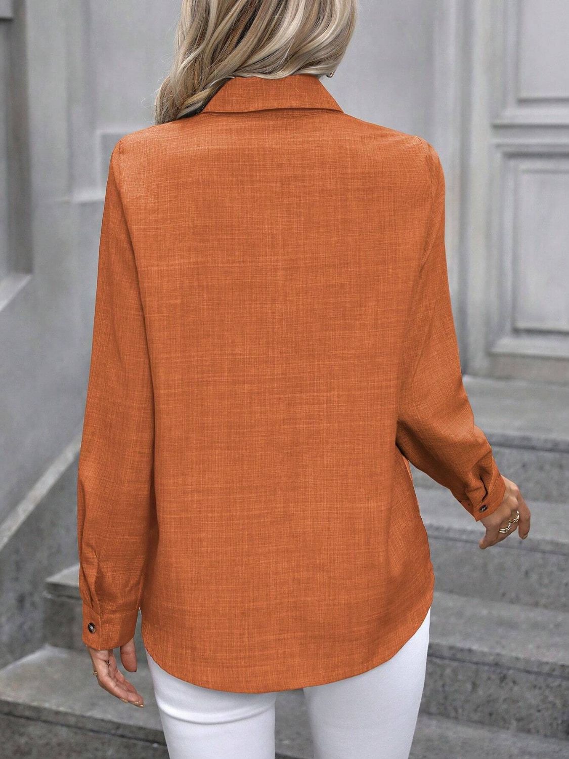 Chemise à manches longues et col boutonné