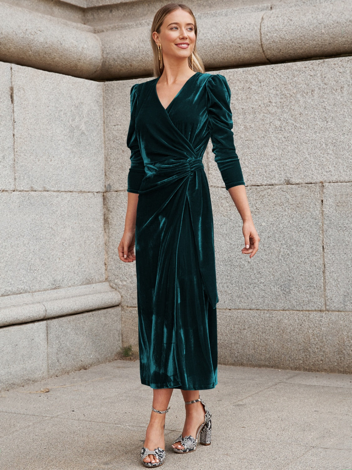 Robe mi-longue à manches bouffantes et surplis