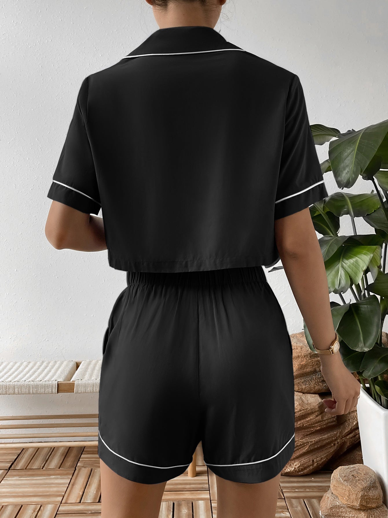 Ensemble de détente Ivy Lane avec chemise courte et short à col à revers contrasté