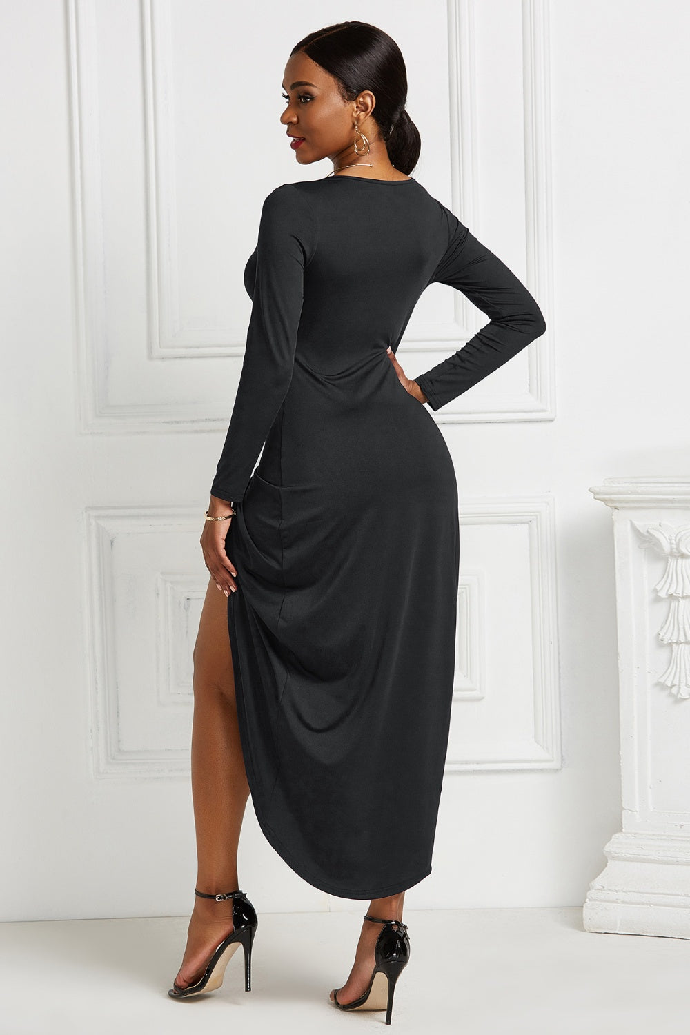 Robe à manches longues froncée et volantée