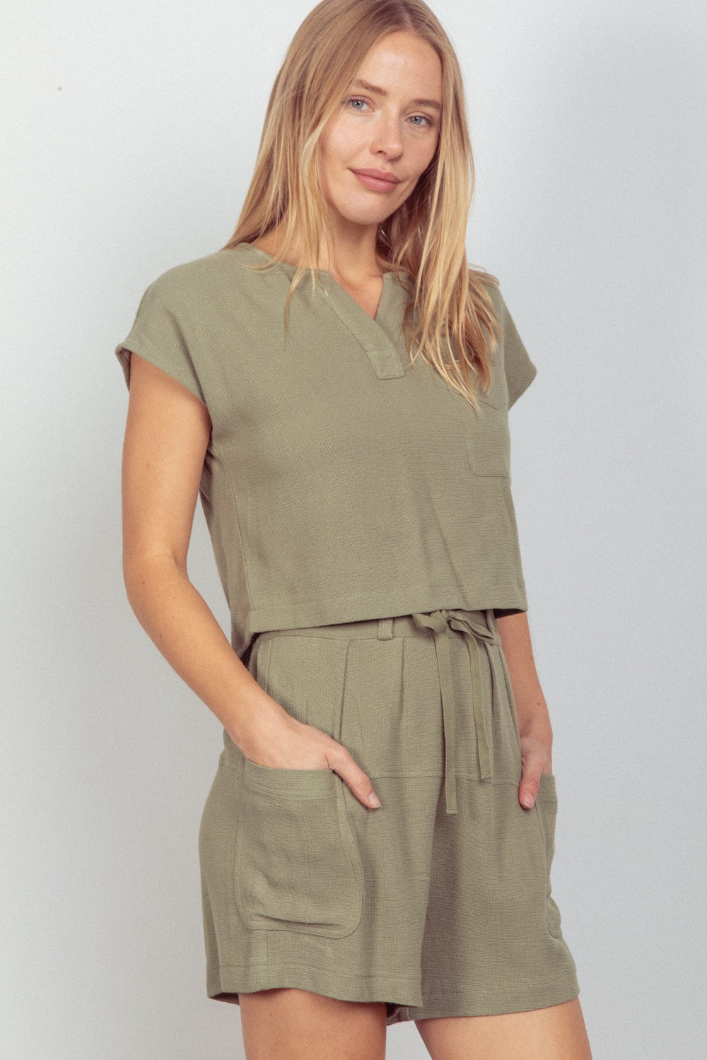 Ensemble haut court tissé et short noué à la taille VERY J