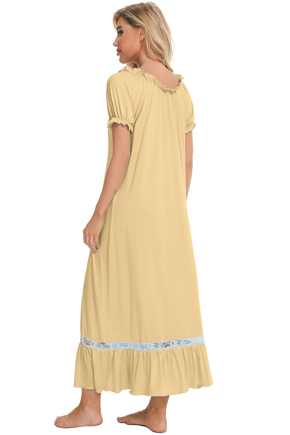 Robe de détente à manches courtes et détails en dentelle