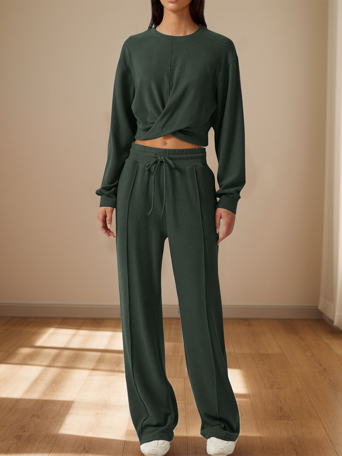 Ensemble haut à col rond croisé et pantalon à cordon de serrage
