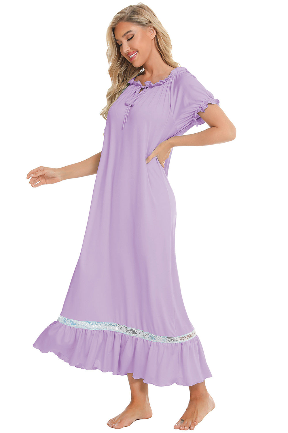 Robe de détente à manches courtes et détails en dentelle
