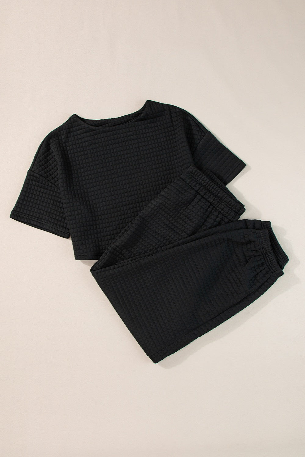 Ensemble haut à manches courtes et col rond et pantalon à taille élastique