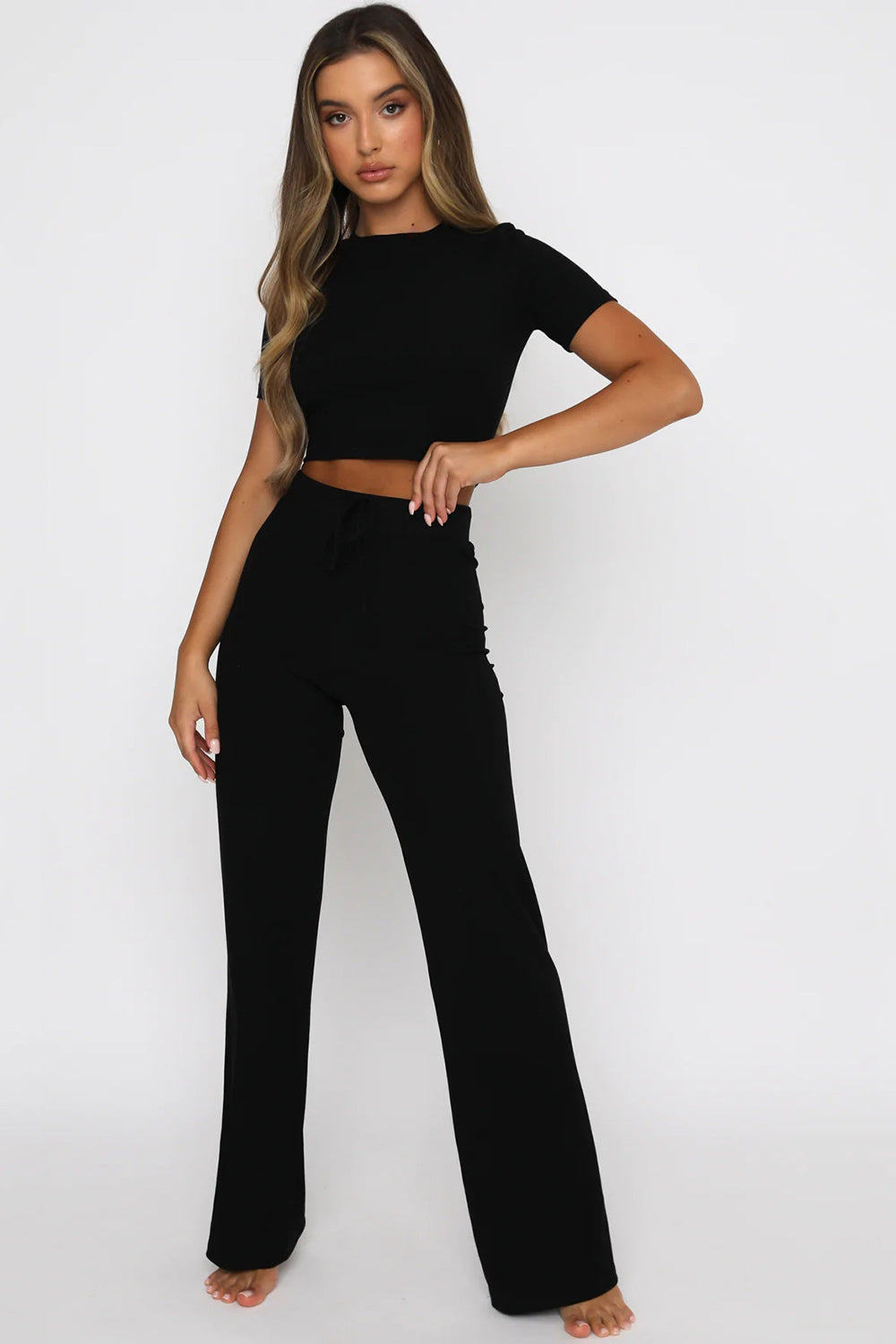 Ensemble haut à manches courtes et pantalon à col rond