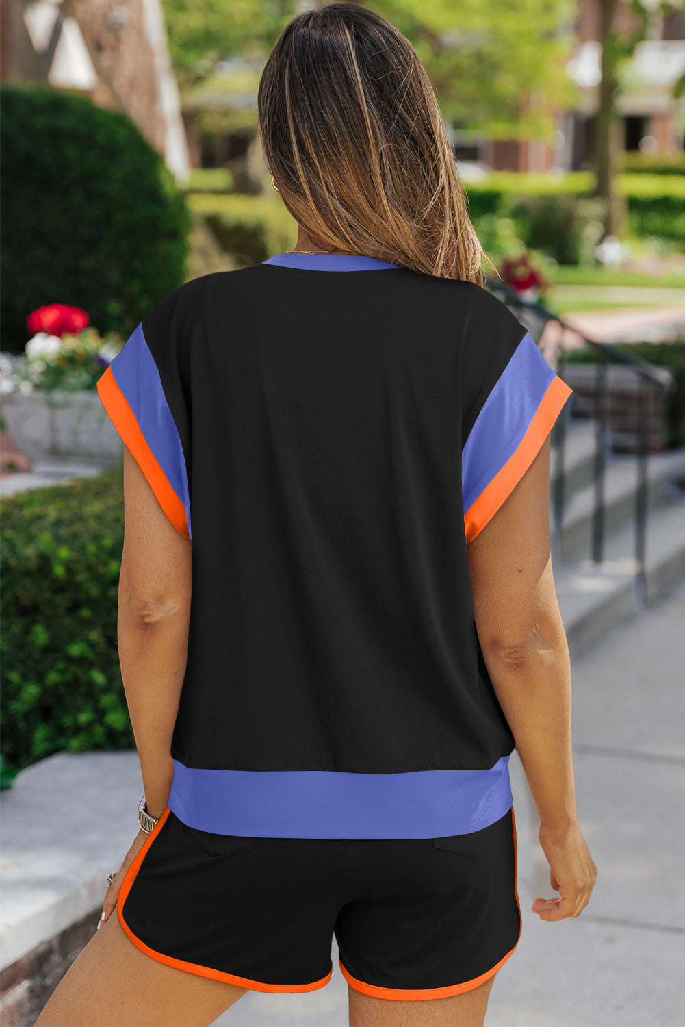 Ensemble haut et short à col rond contrasté