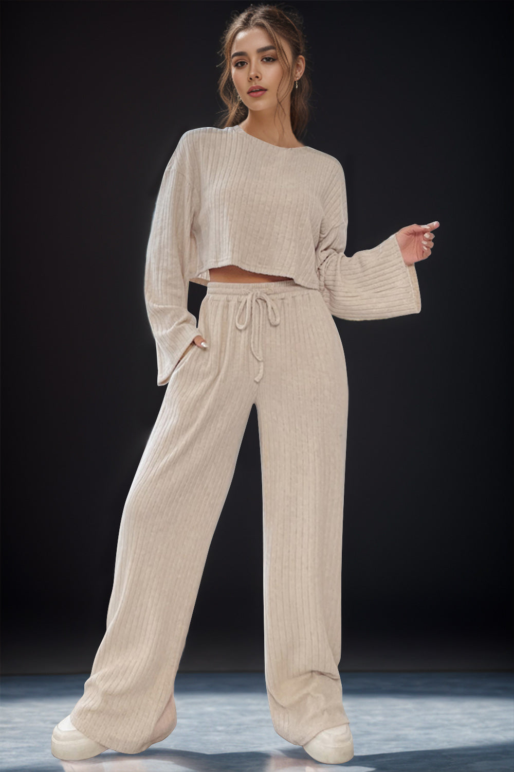 Ensemble haut à manches longues et pantalon à col rond
