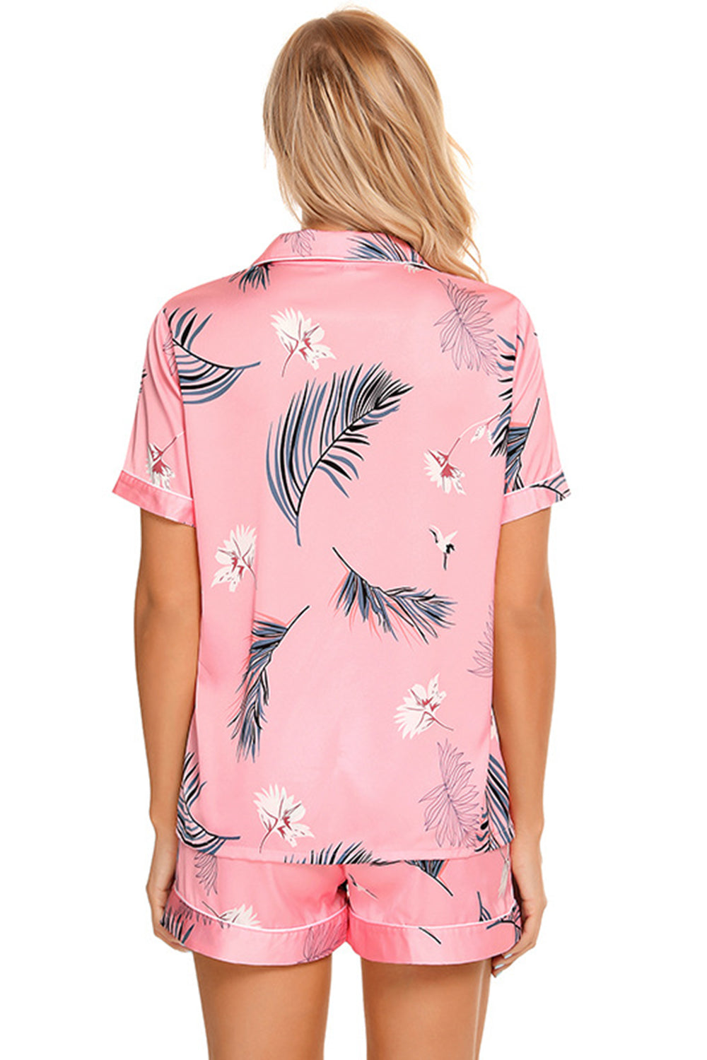 Ensemble de détente imprimé avec haut à manches courtes et short boutonnés