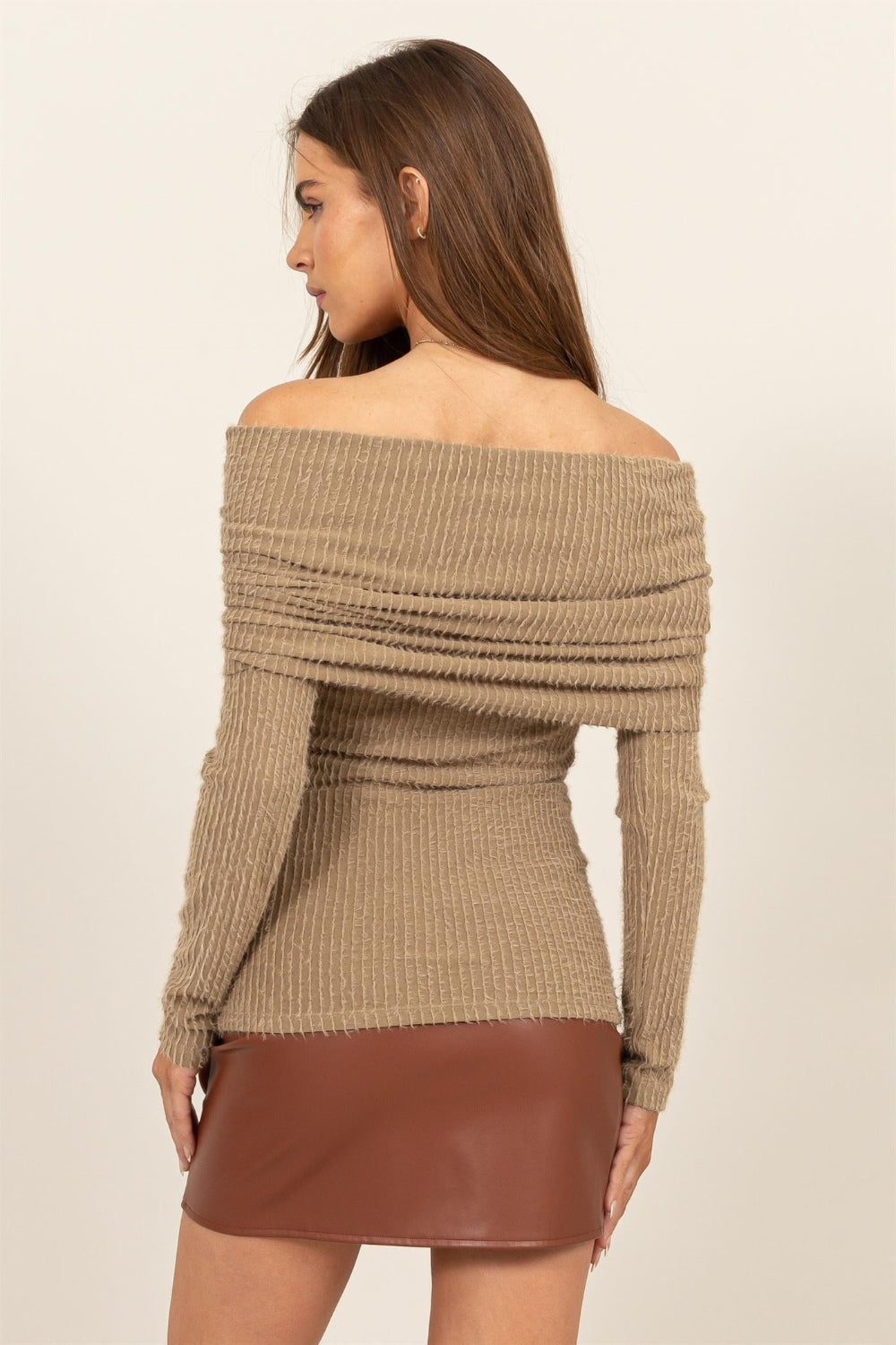 Haut en tricot texturé à épaules dénudées et duveteux HYFVE