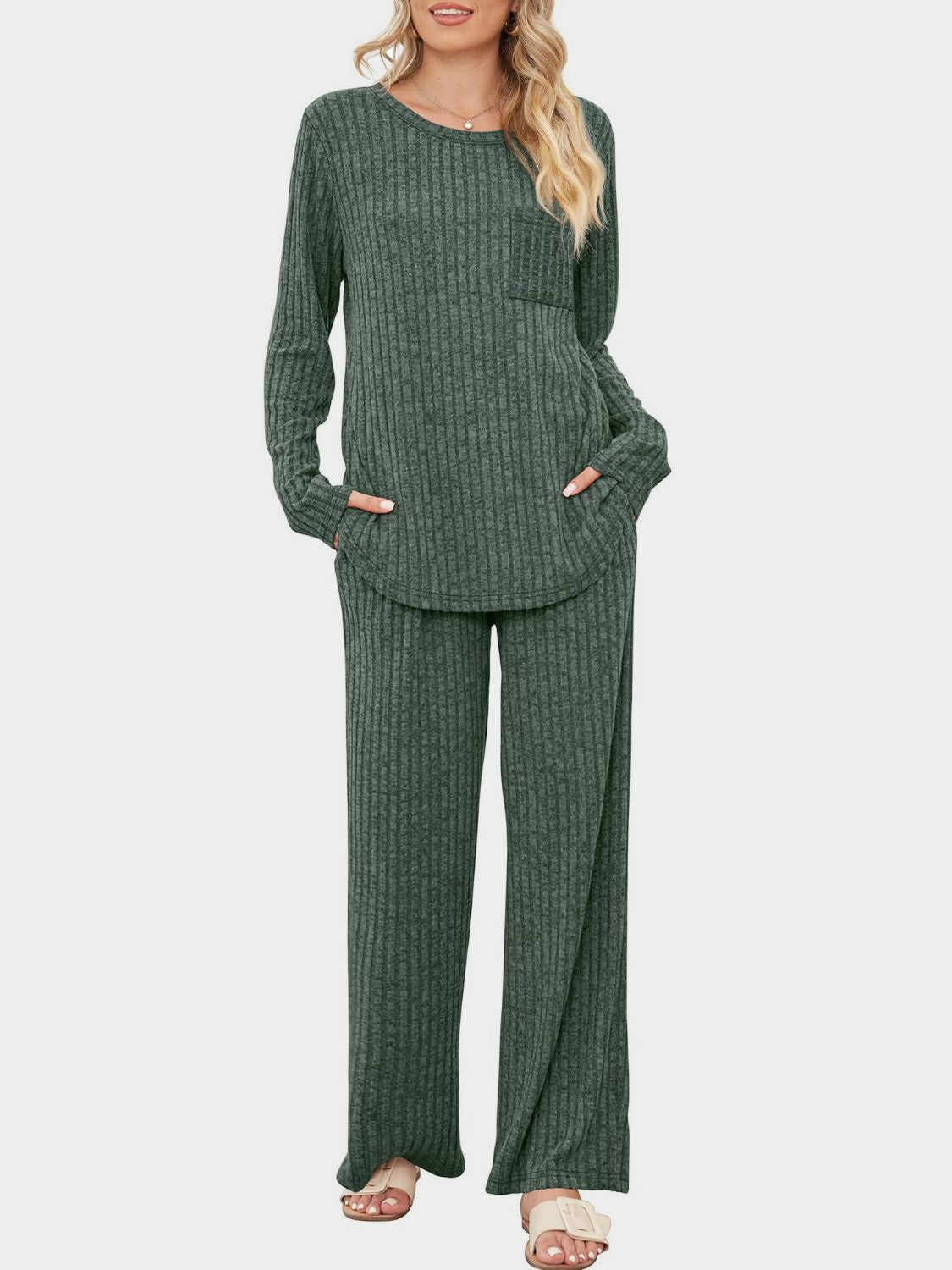 Ensemble haut à manches longues et pantalon à col rond