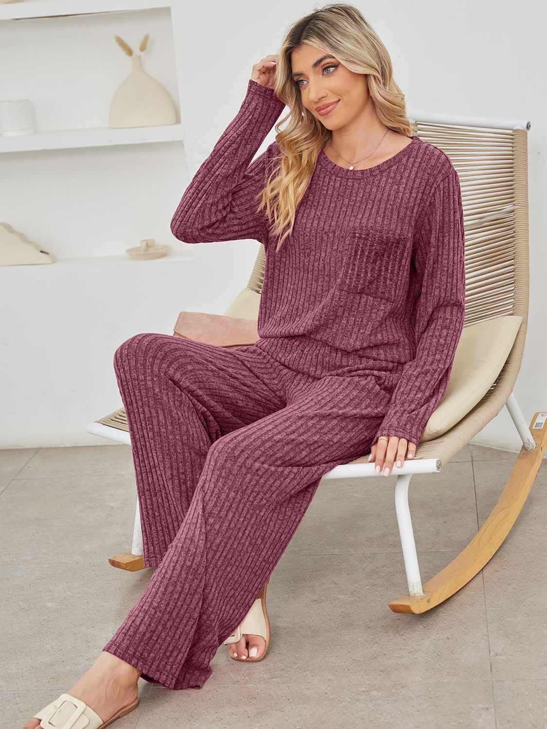 Ensemble haut à manches longues et pantalon à col rond