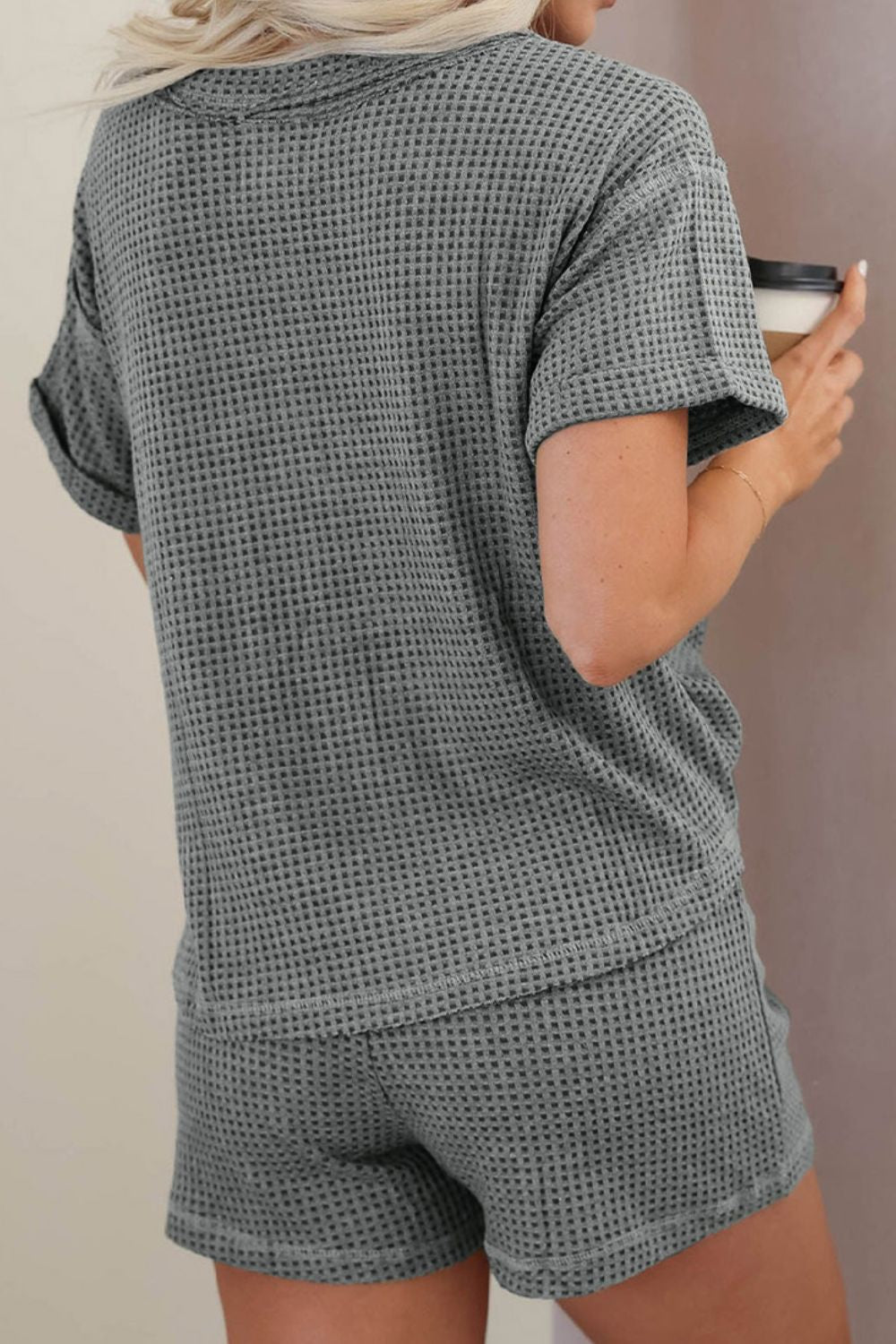 Ensemble de détente haut à manches courtes et short en tricot gaufré